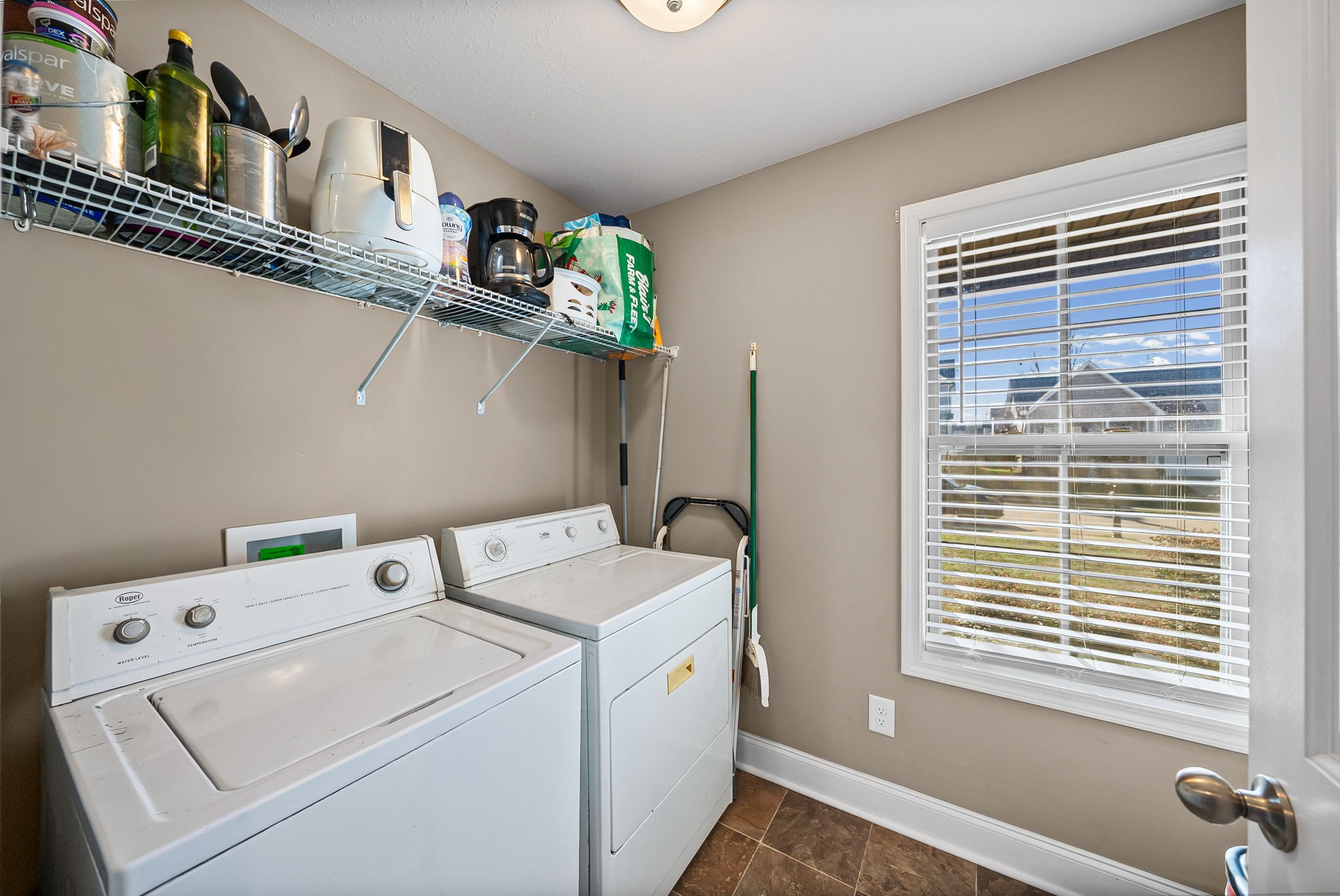 548 Medallion Circle Clarksville, TN 37042 - Photo 18 of 40 a utility room with dryer and washer
