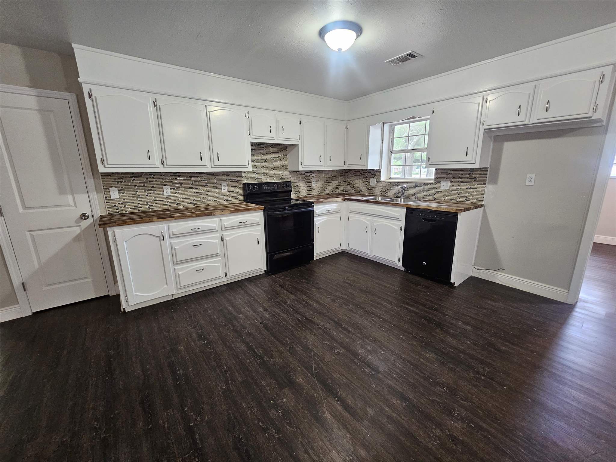 5549 Delona Road Milton, FL 32583 - Photo 8 of 18 Gallery Image 8