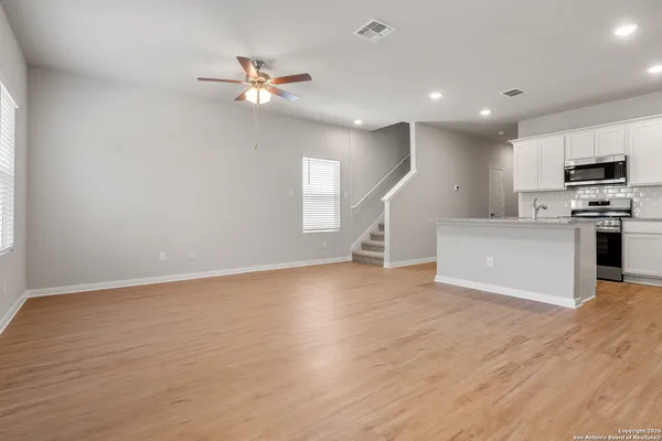 $1,450 | 3815 Abbott Pass, Unit 102, St. Hedwig, TX 78152