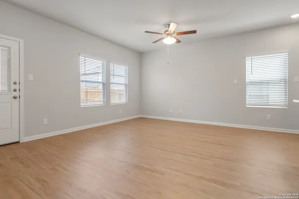 $1,450 | 3815 Abbott Pass, Unit 102, St. Hedwig, TX 78152