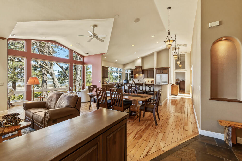 12054 Kestrel Road Klamath Falls, OR 97601 - Photo 11 of 78 Gallery Image 11