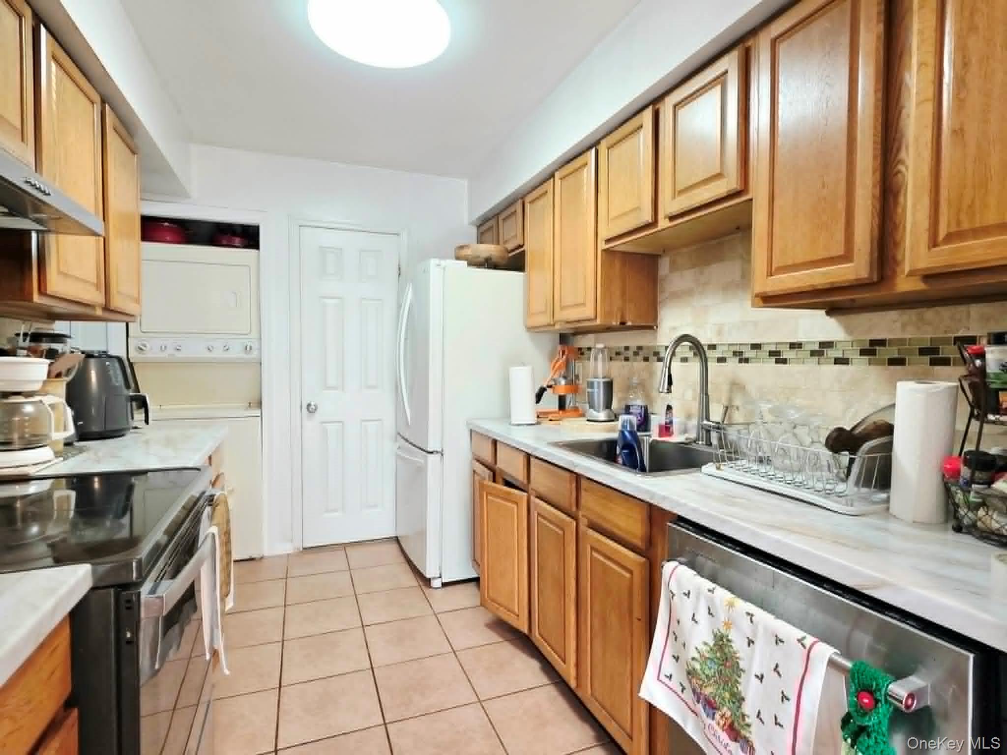 2 E Ethan Allen Court Ridge, NY 11961 - Photo 11 of 19