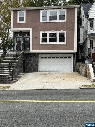 a building that has a lots of windows