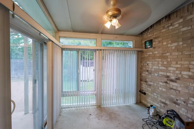 a view of entryway with a front door