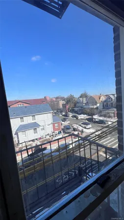 $2,090 | 164-18 43rd Avenue, Unit C2 | Flushing