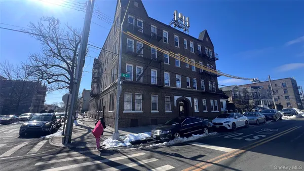 $2,090 | 164-18 43rd Avenue, Unit C2 | Flushing