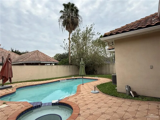 a view of a backyard with plants and lake