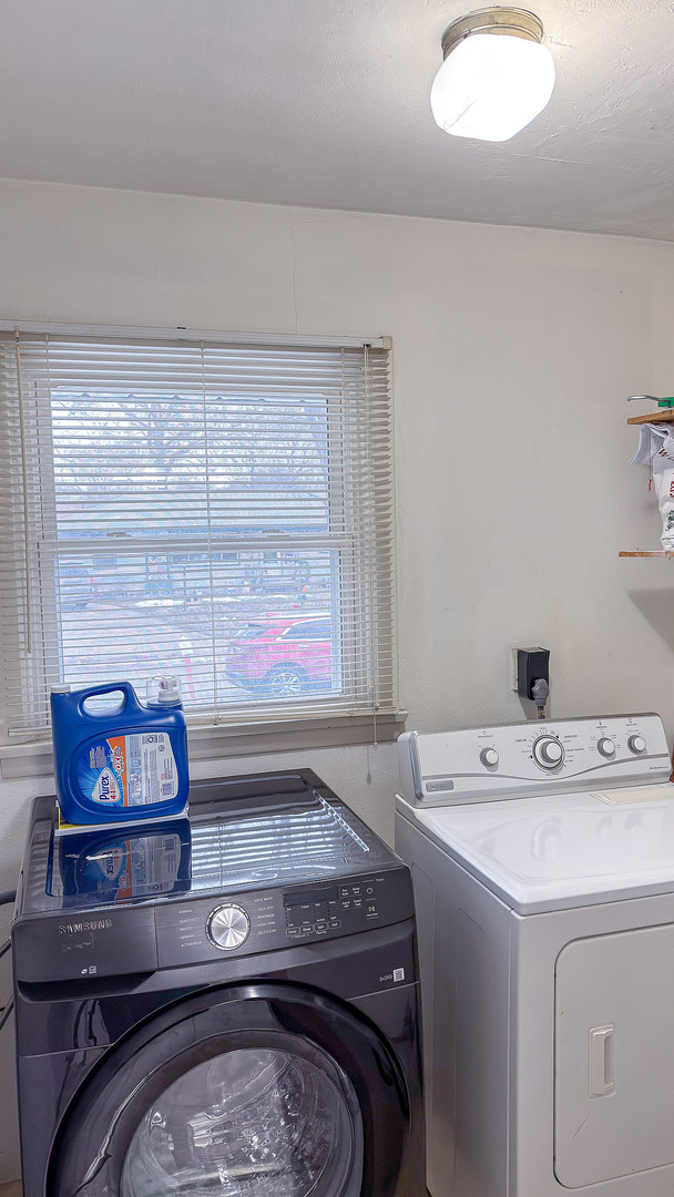 1709 West William Street Champaign, IL 61821 - Photo 17 of 20 a utility room with dryer and washer