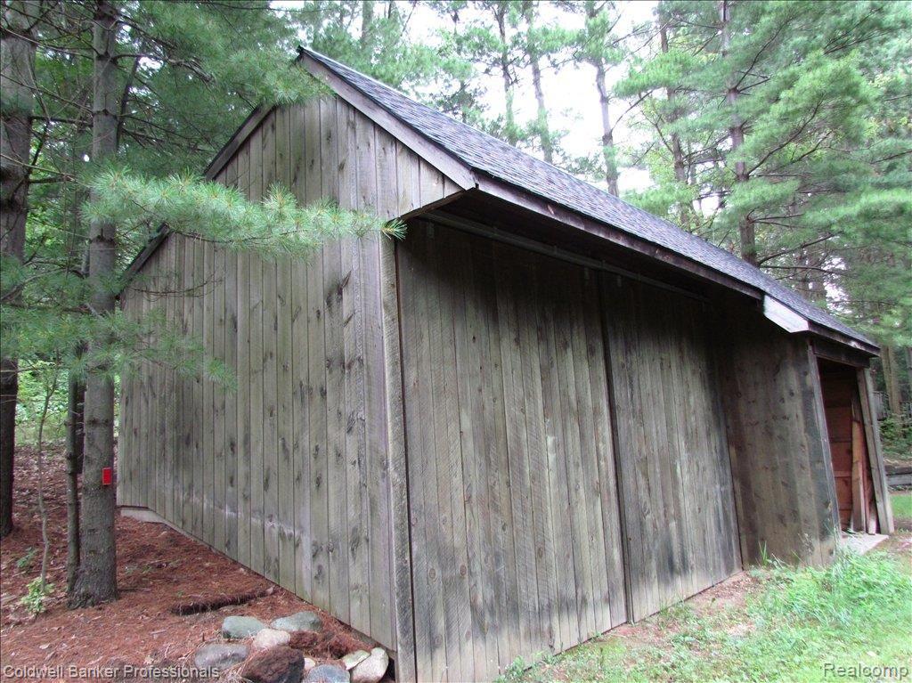5801 Perryville Road Holly, MI 48442 - Photo 10 of 10 Pole building