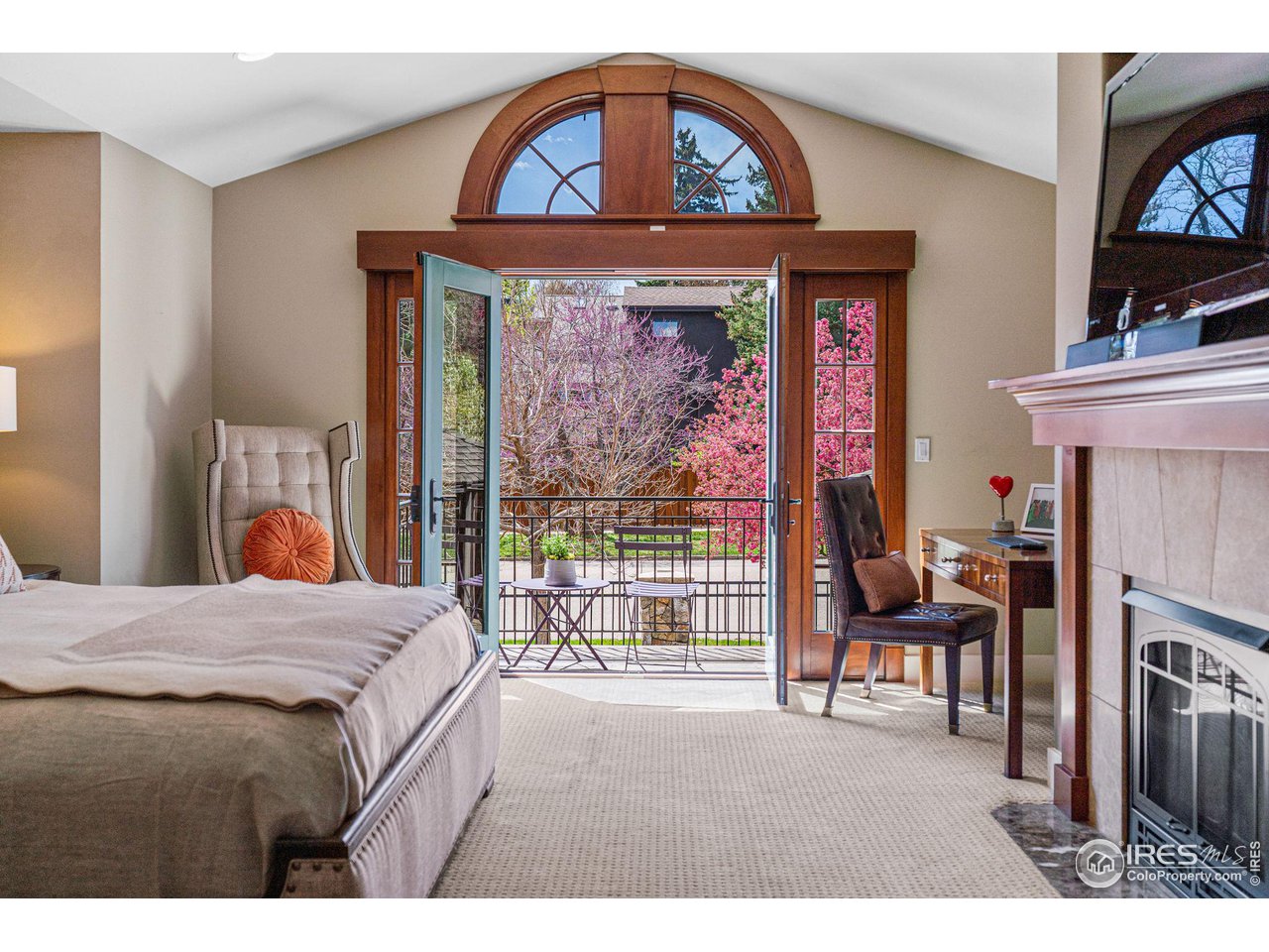 800 Grant Place Boulder, CO 80302 - Photo 19 of 40 Private deck off the master suite captures views of the Flatirons