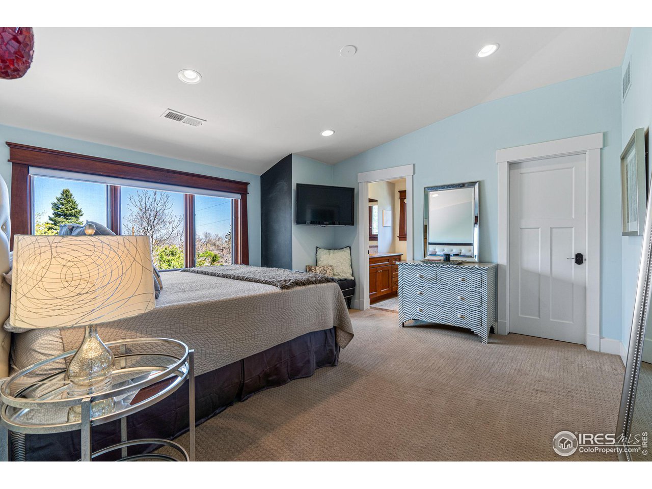 800 Grant Place Boulder, CO 80302 - Photo 26 of 40 Second upstairs bedroom with ensuite bathroom