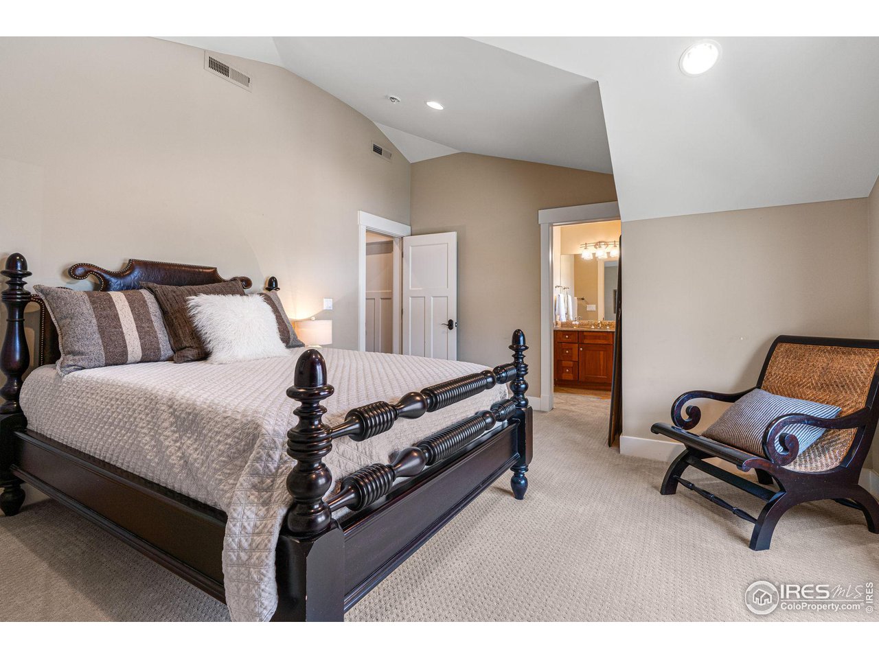 800 Grant Place Boulder, CO 80302 - Photo 27 of 40 Third upstairs bedroom with ensuite bathroom