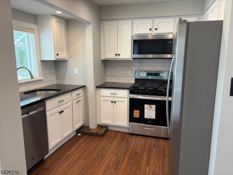 37 Kensington Road Madison, NJ 07940 - Photo 3 of 15