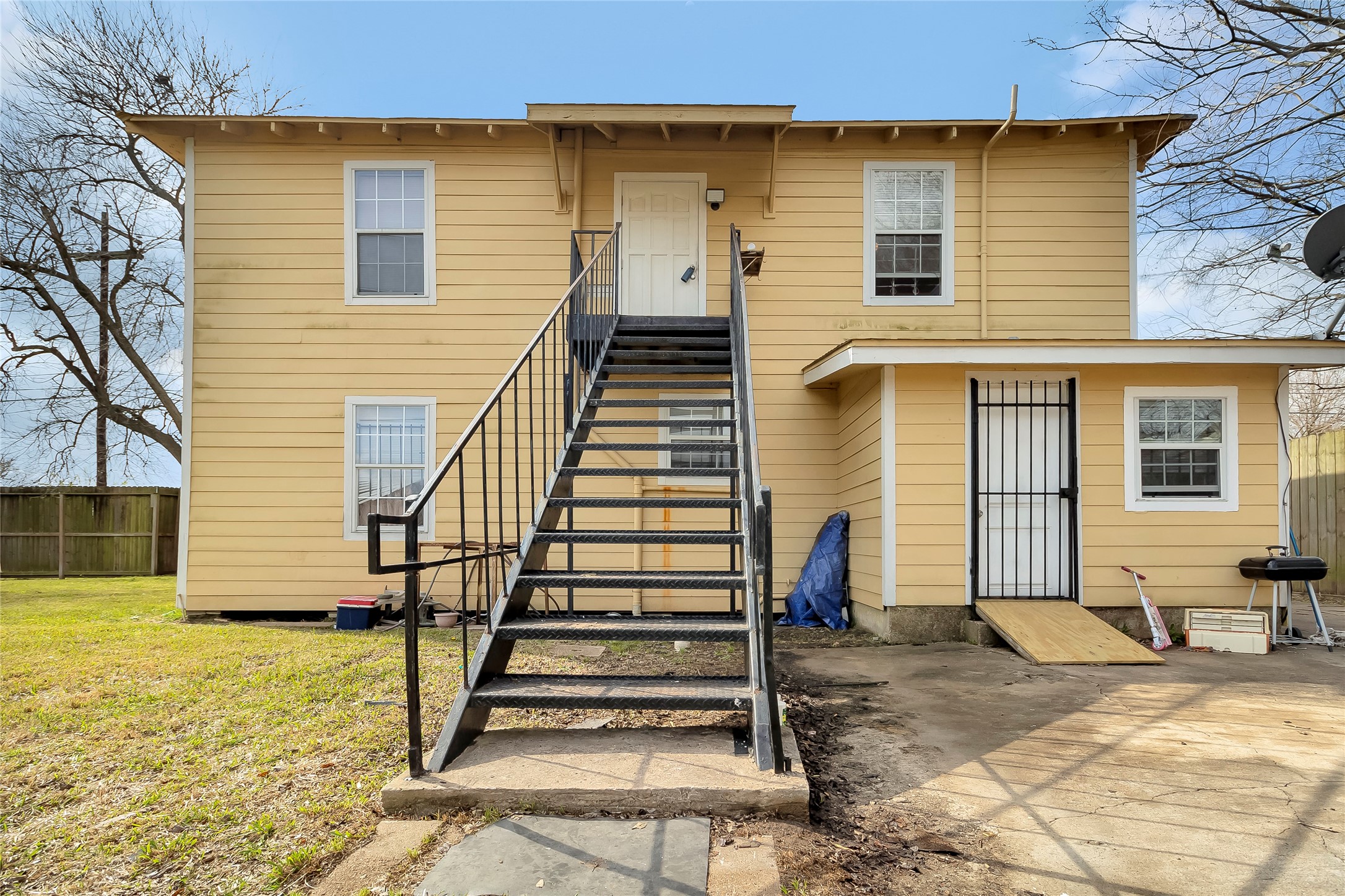 4233 Du Pont Street, Unit A Houston, TX 77021 - Photo 1 of 11 Welcome home to 4233 Dupont Street located in the community of Belmont and zoned to Houston ISD.