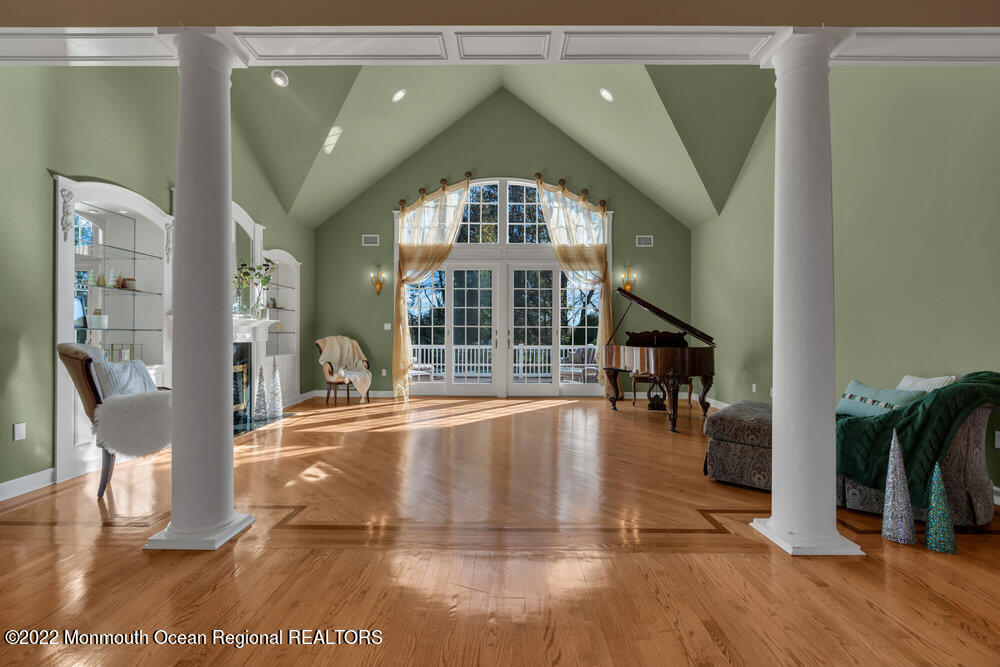 6 Shawnee Court Colts Neck, NJ 07722 - Photo 12 of 89 33
