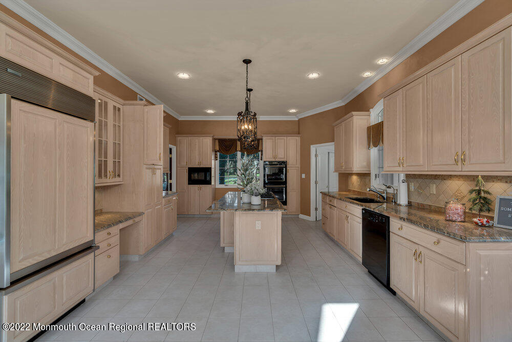 6 Shawnee Court Colts Neck, NJ 07722 - Photo 26 of 89 15