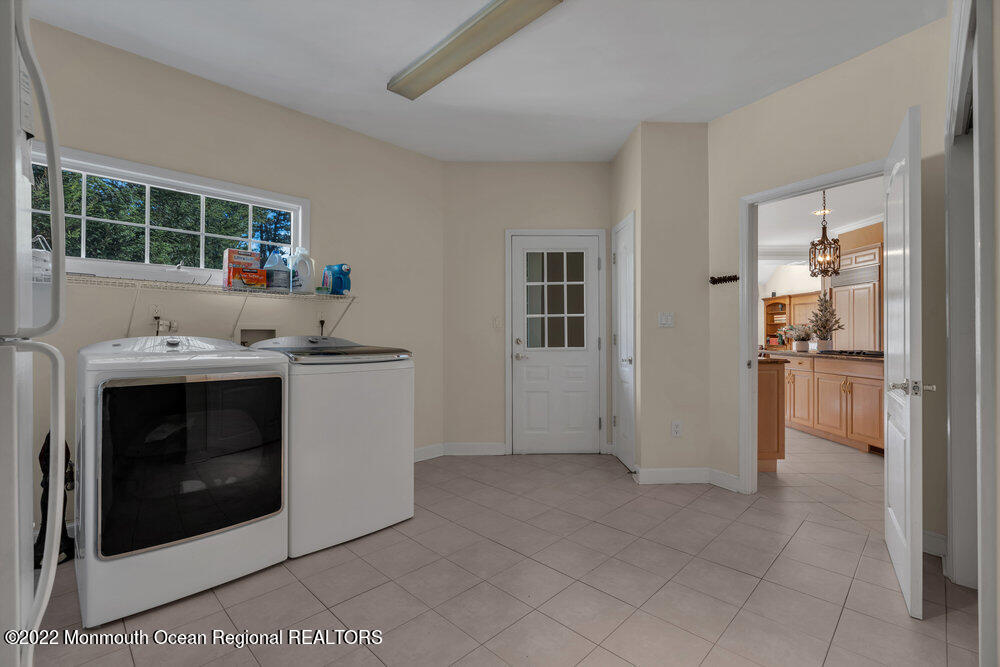 6 Shawnee Court Colts Neck, NJ 07722 - Photo 30 of 89 12
