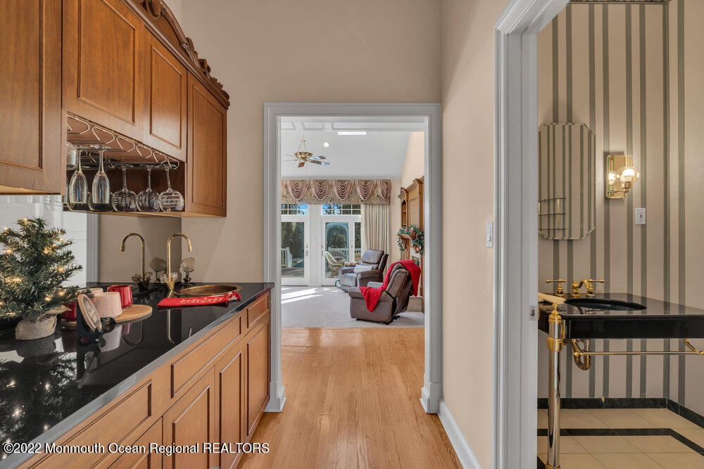 6 Shawnee Court Colts Neck, NJ 07722 - Photo 32 of 89 25