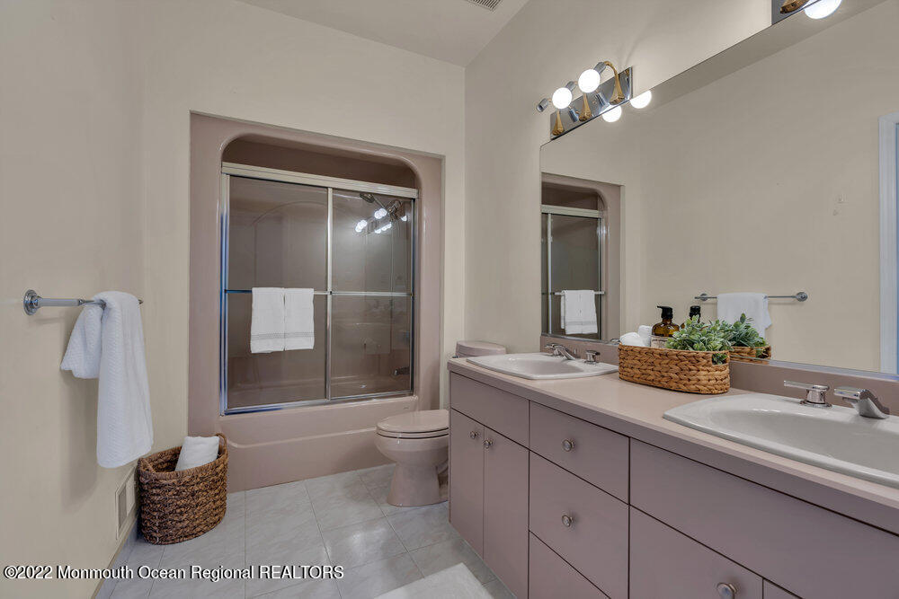 6 Shawnee Court Colts Neck, NJ 07722 - Photo 62 of 89 Jack & Jill Bathroom