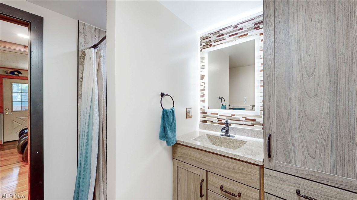 6171 Beach Road Wadsworth, OH 44281 - Photo 17 of 35 Lower Level Bathroom