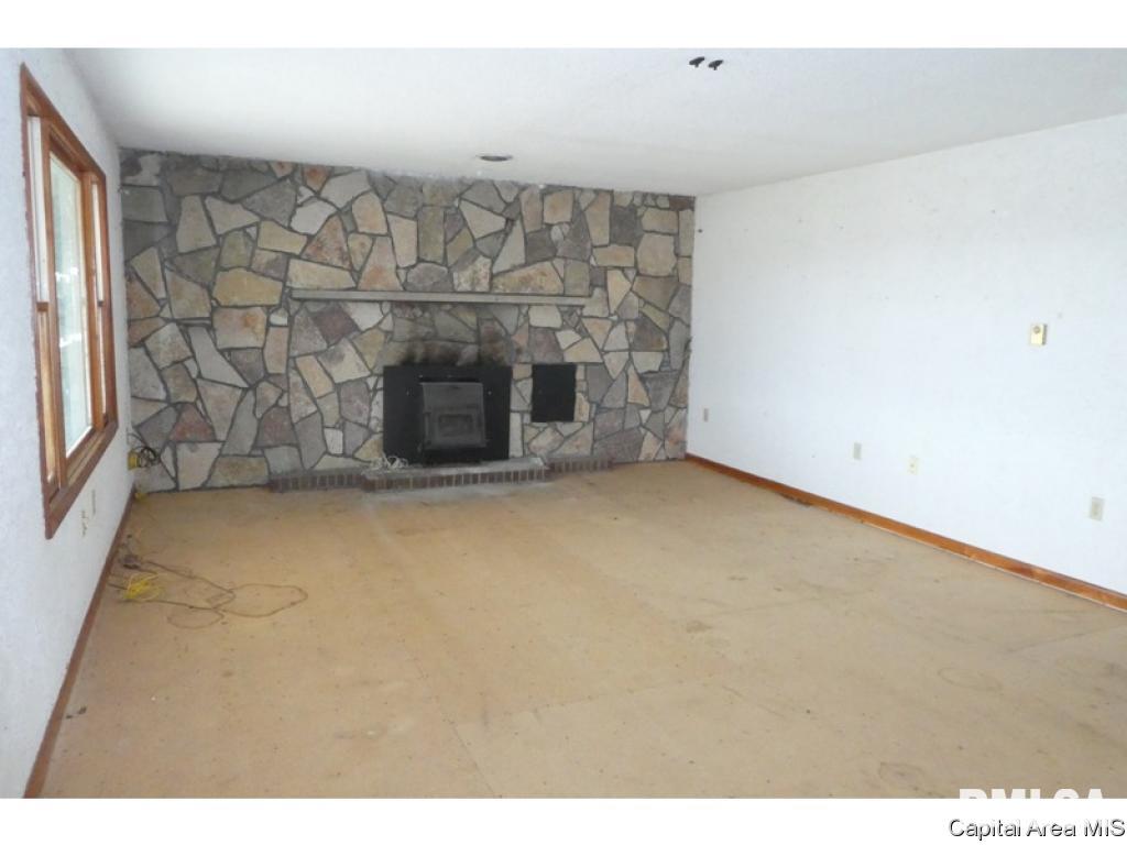 18332 North County Line Road Virden, IL 62690 - Photo 2 of 19