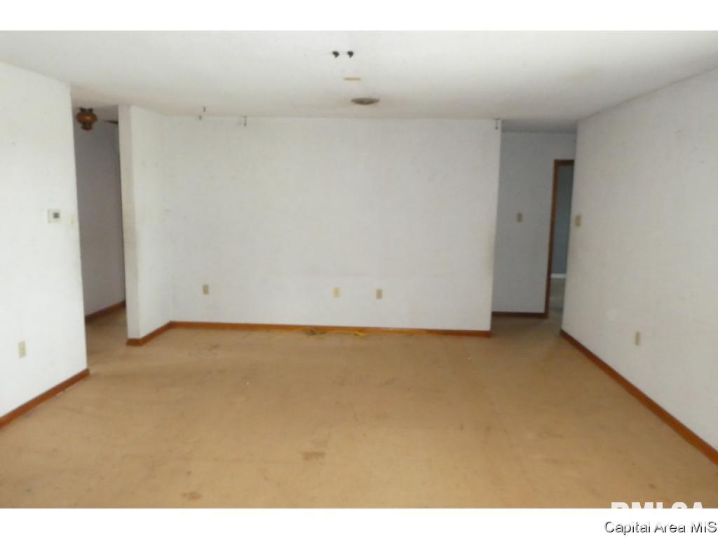 18332 North County Line Road Virden, IL 62690 - Photo 3 of 19