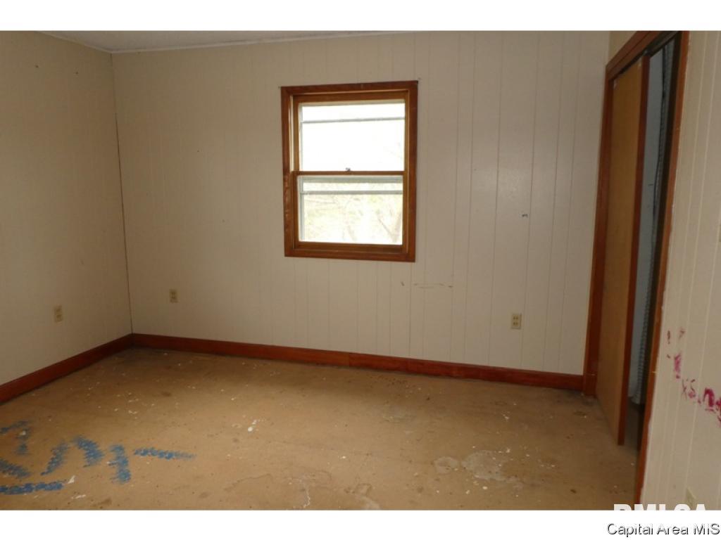 18332 North County Line Road Virden, IL 62690 - Photo 8 of 19
