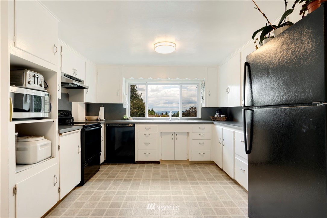 7204 South Langston Road Seattle, WA 98178 - Photo 4 of 11 Gallery Image 4
