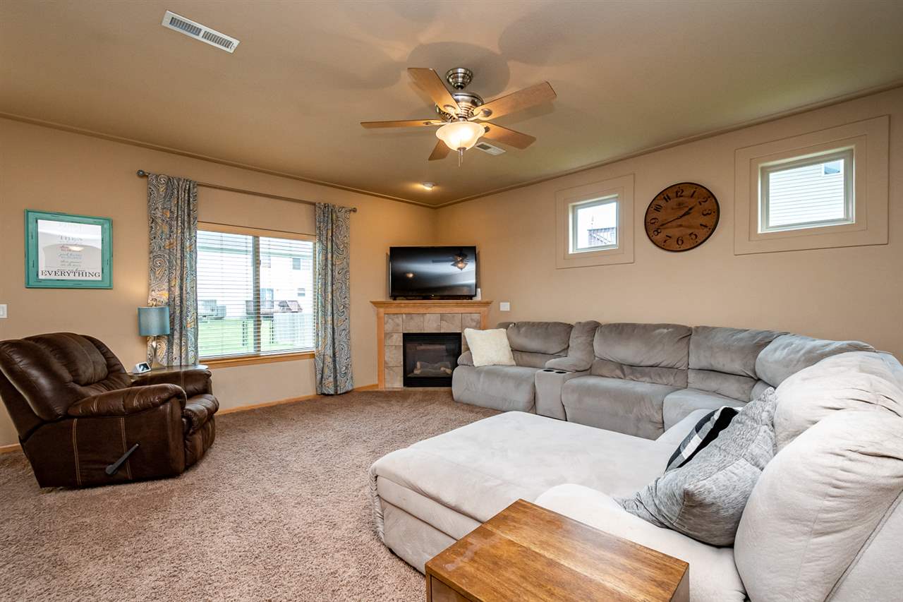 205 South Park Ridge Road North Liberty, IA 52317 - Photo 3 of 24 Gallery Image 3
