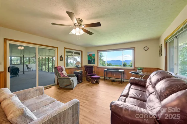 $500,000 | 371 Heatherly Heights Road, Saluda, NC 28773