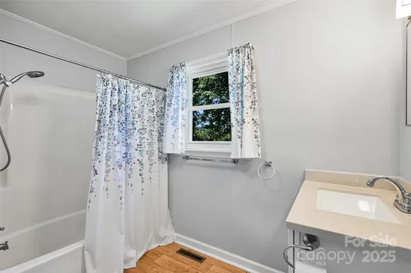 $500,000 | 371 Heatherly Heights Road, Saluda, NC 28773