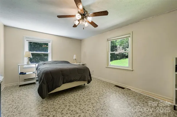 $500,000 | 371 Heatherly Heights Road, Saluda, NC 28773