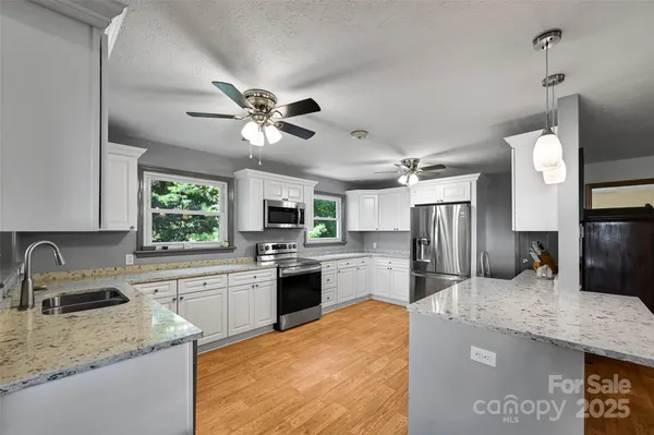 $500,000 | 371 Heatherly Heights Road, Saluda, NC 28773