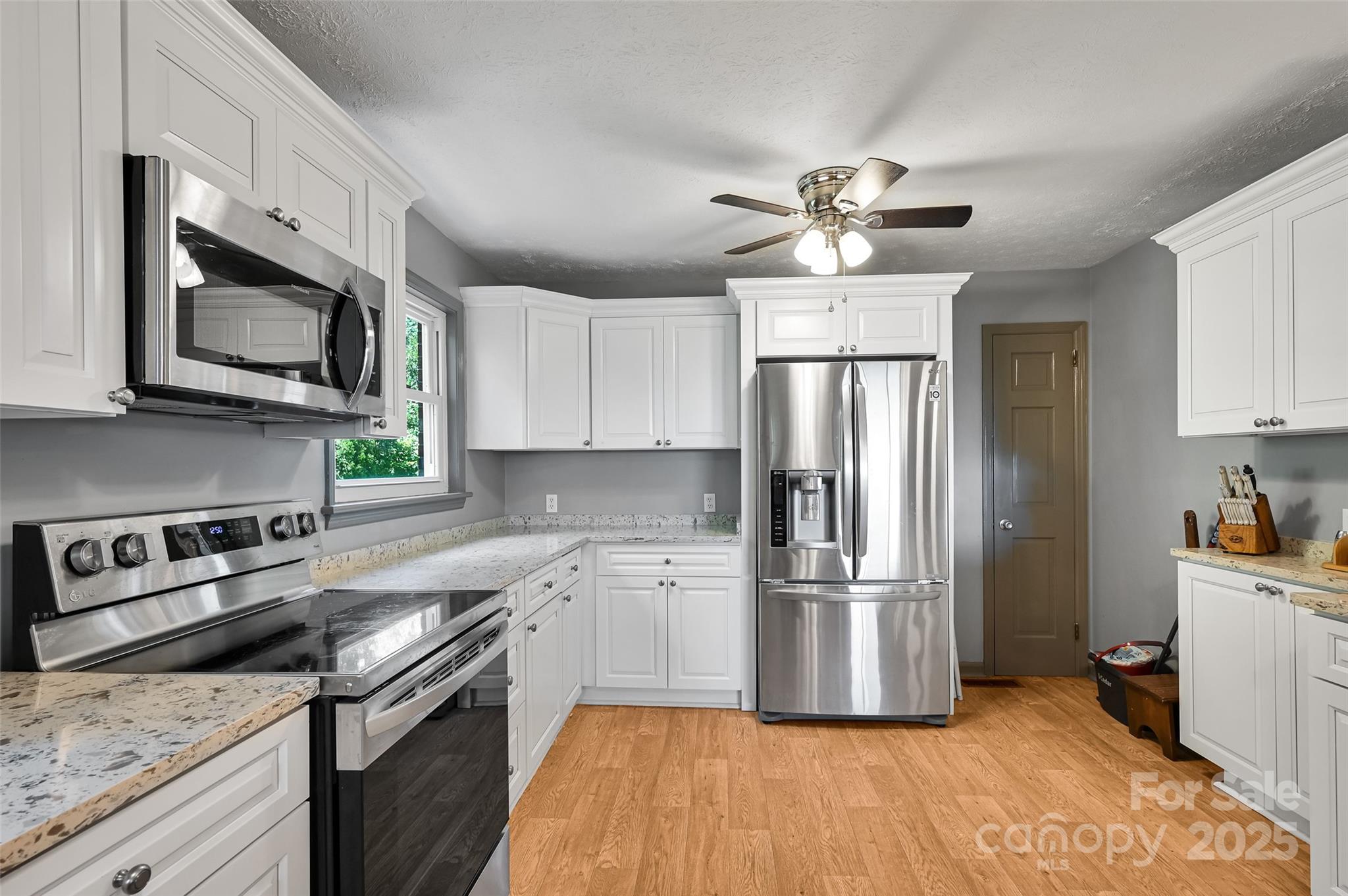 371 Heatherly Heights Road Saluda, NC 28773 - Photo 10 of 41
