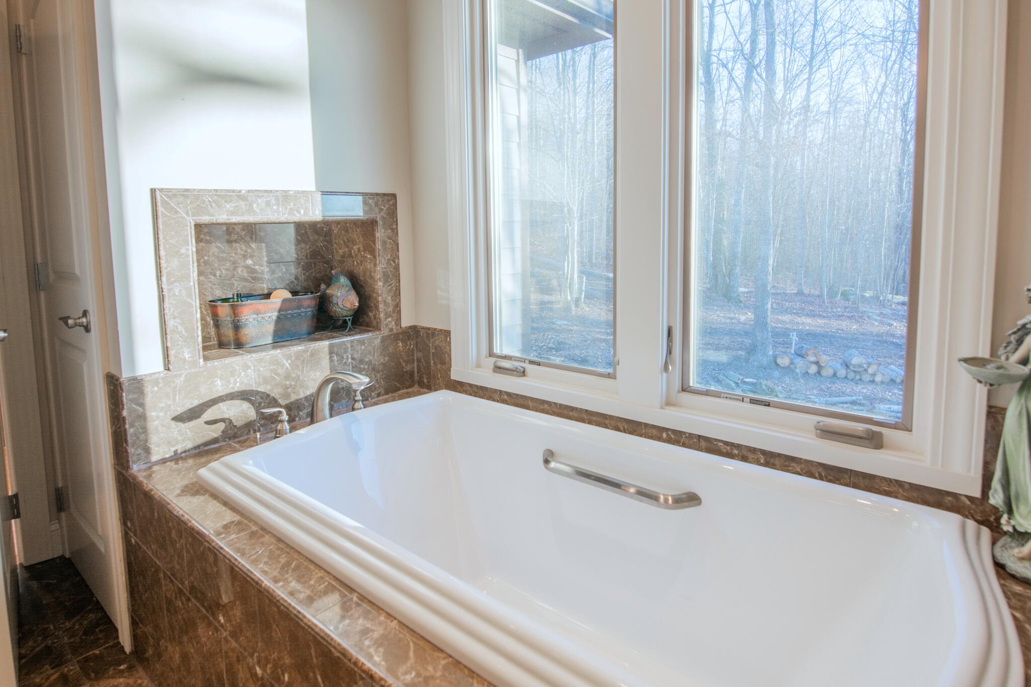 1347 Roaring Creek Road Dunlap, TN 37327 - Photo 34 of 89 2nd Bath Soaking Tub