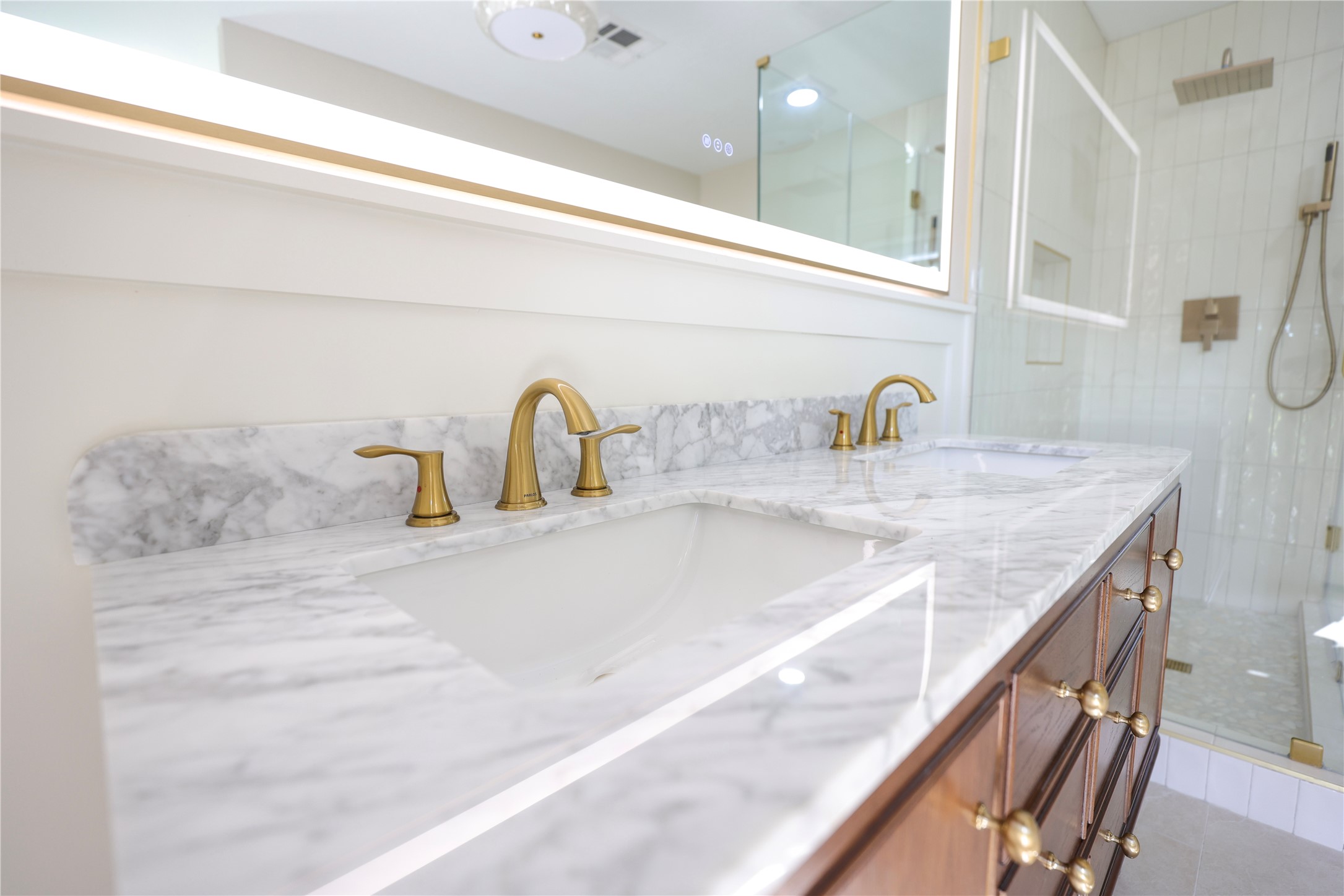 136 Talisman Street Lake Jackson, TX 77566 - Photo 11 of 27