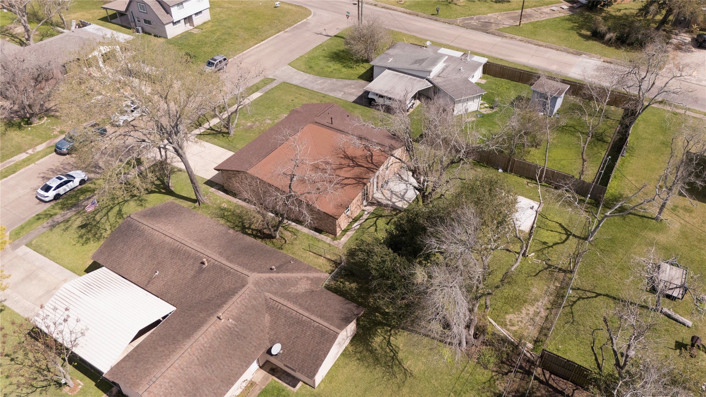 136 Talisman Street Lake Jackson, TX 77566 - Photo 2 of 27 Large backyard