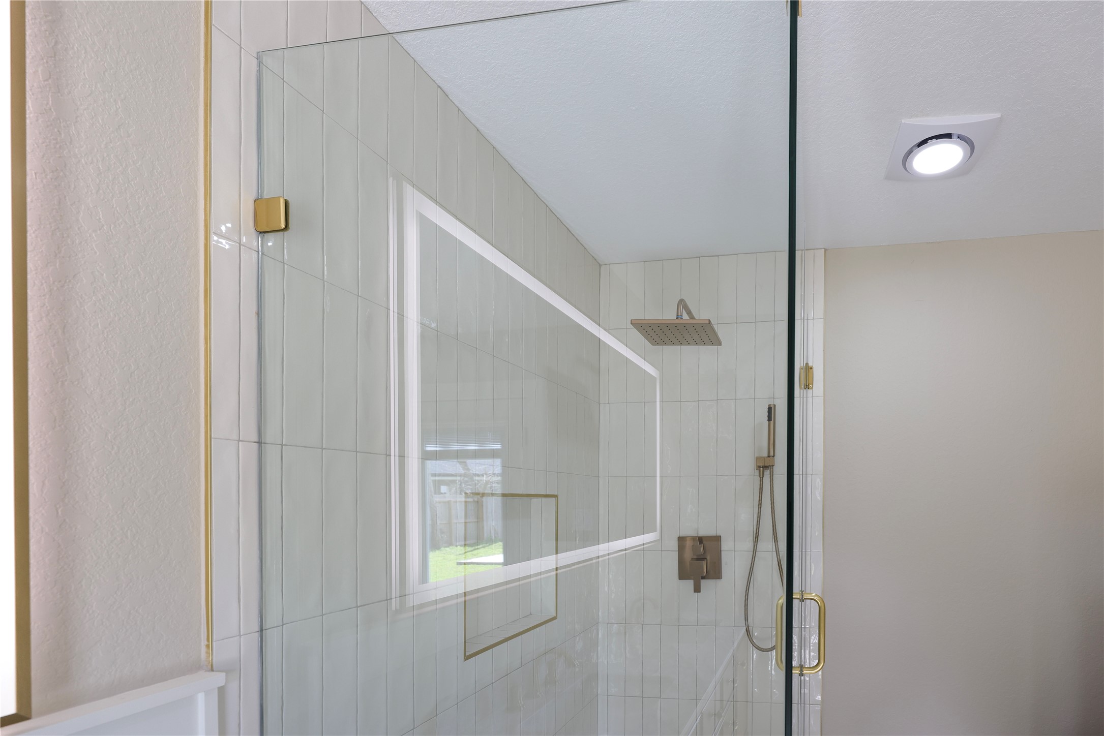 136 Talisman Street Lake Jackson, TX 77566 - Photo 10 of 27