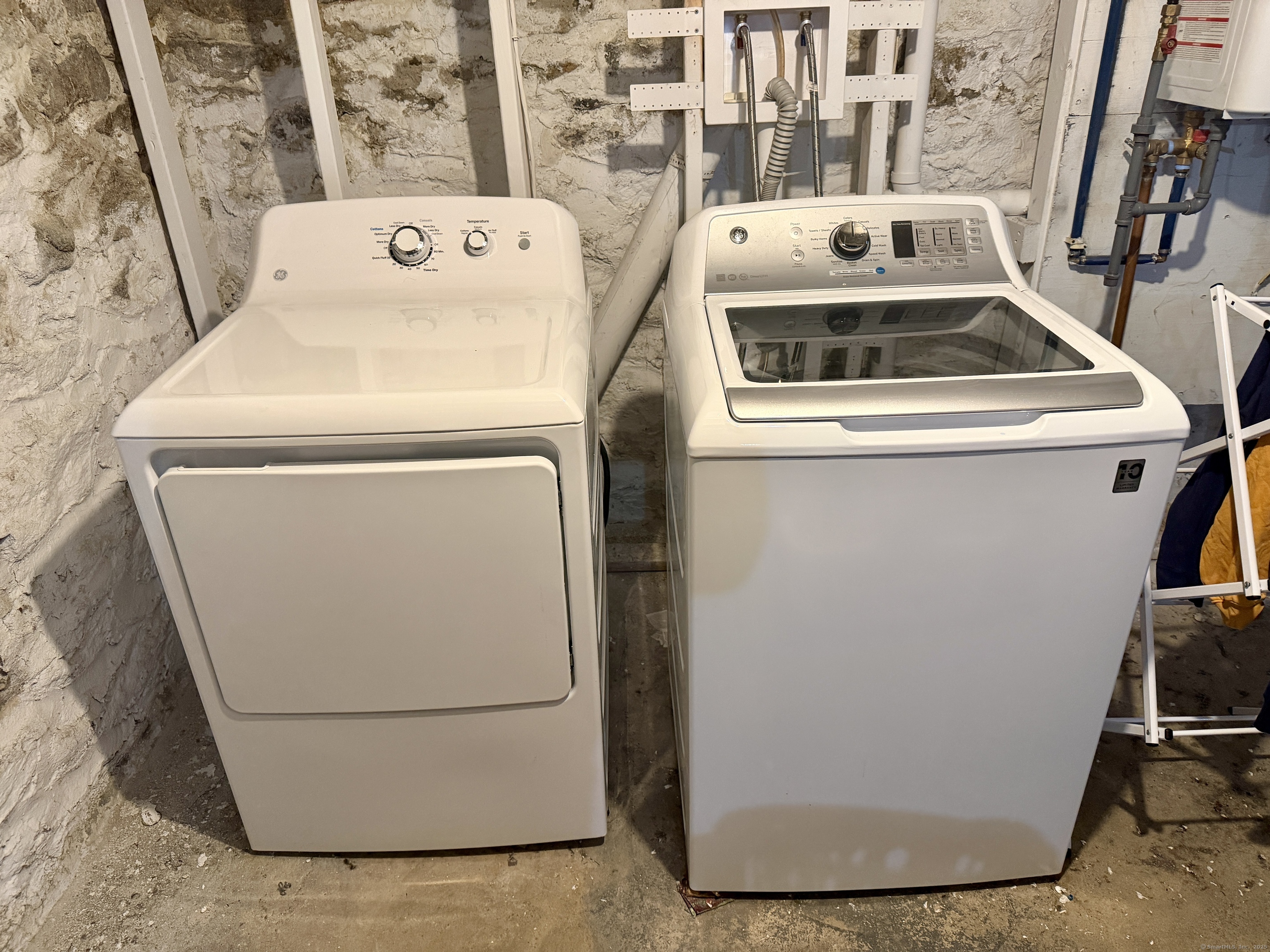 26 Grove Street Trumbull, CT 06611 - Photo 29 of 38 a utility room with dryer and washer
