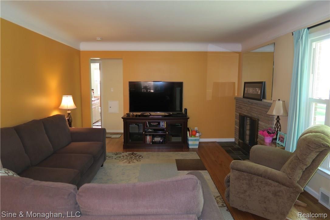 4121 Amherst Road Royal Oak, MI 48073 - Photo 5 of 19 IMG_3610.JPG