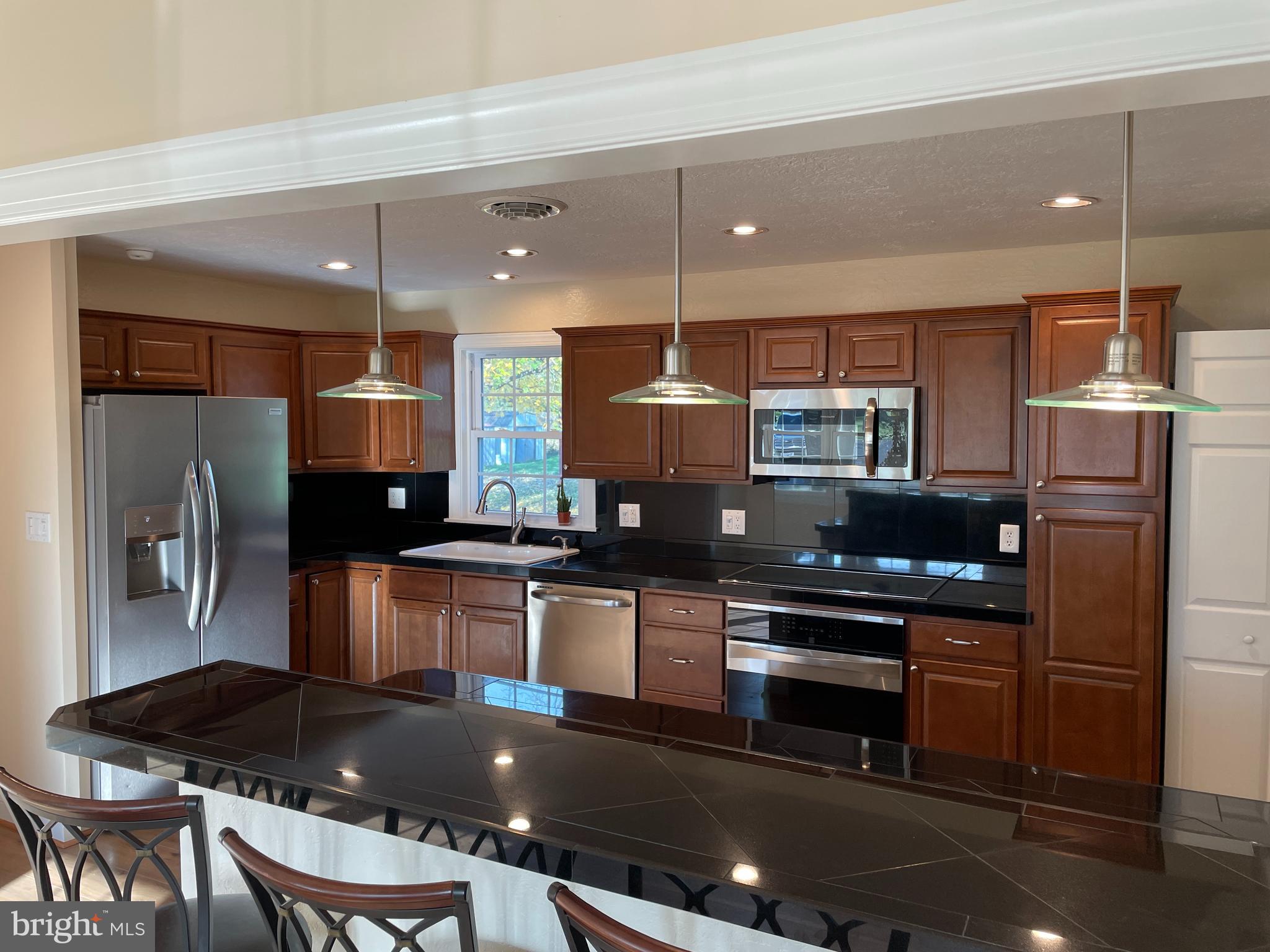 Kitchen Bar to Kitchen