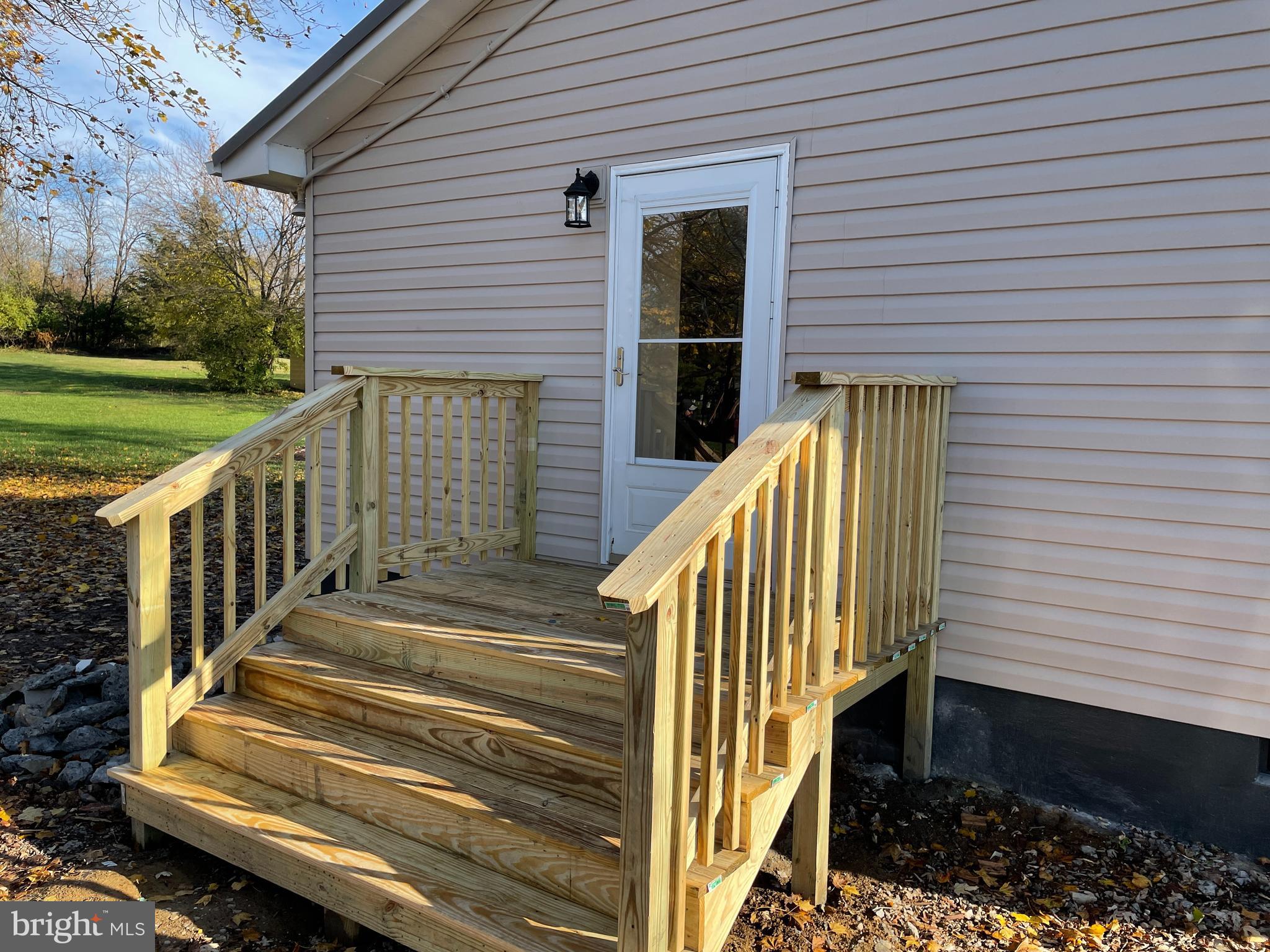 Side Entry to House