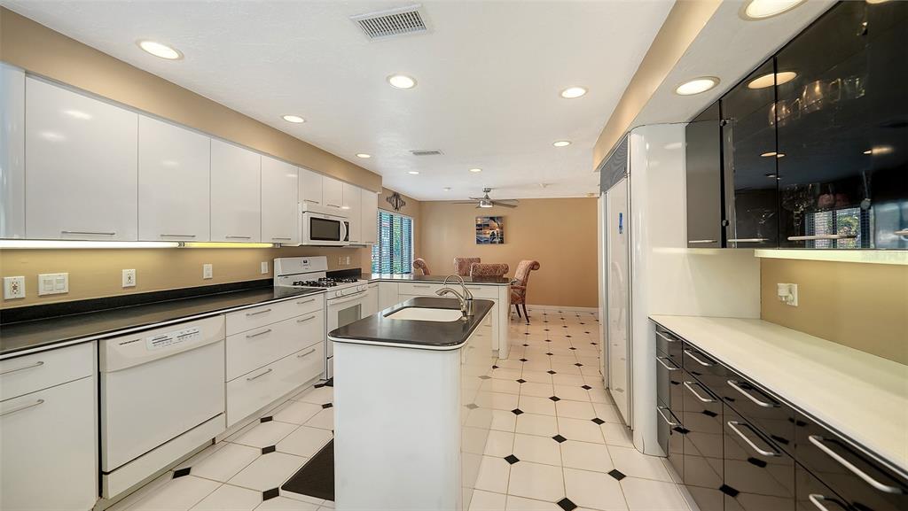 3131 Bayou Sound Longboat Key, FL 34228 - Photo 19 of 43