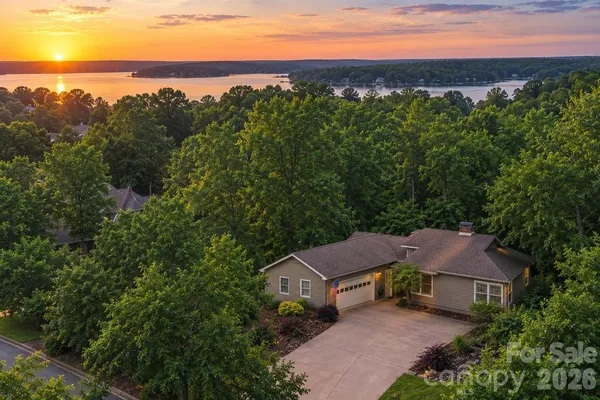 $532,000 | 18 Shipmaster Court, Lake Wylie, SC 29710