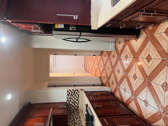 49 East Valley Stream Boulevard Valley Stream, NY 11580 - Photo 3 of 18