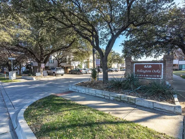 $1,525 | 2312 Balsam Drive, Unit A211, Arlington, TX 76006