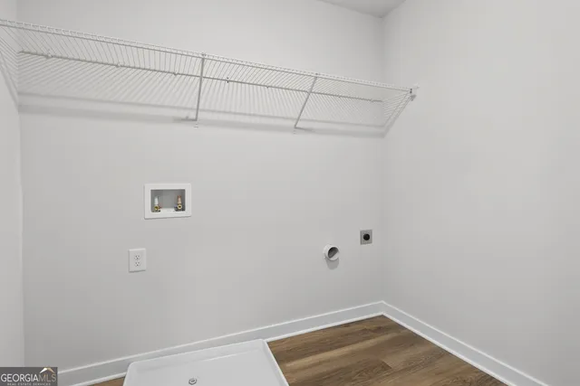 an empty room with windows and ceiling fan