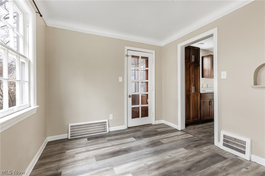 3668 Grosvenor Road Cleveland Heights, OH 44118 - Photo 4 of 18