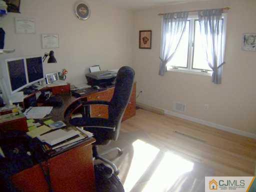 39 Westminster Road Colonia, NJ 07067 - Photo 5 of 8 Gallery Image 5