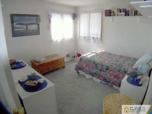 39 Westminster Road Colonia, NJ 07067 - Photo 6 of 8 Gallery Image 6